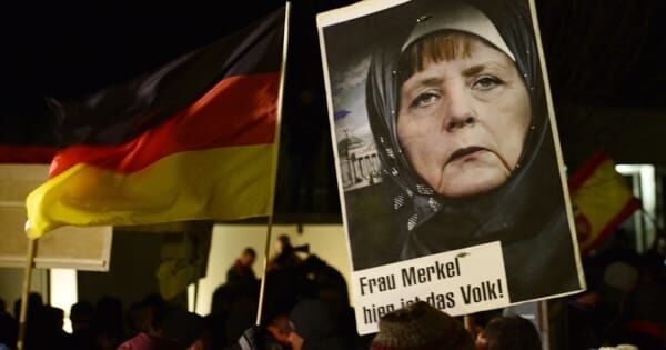 ec_merkel.jpg Меркель в хиджабе