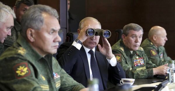 Путин и военные