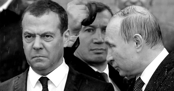 Злой Медведев под дождём