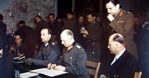 Подписание Германией акта о полной и безоговорочной капитуляции